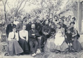 Jean Bianquis, futur directeur de la SMEP : au premier rang, troisième en partant de la gauche
Photo de la Conférence missionnaire de Madagascar, 1905