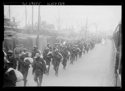 Débarquement de troupes du SANLC au port de Boulogne-sur-mer